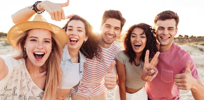 “Gülmek hayata bağlar”