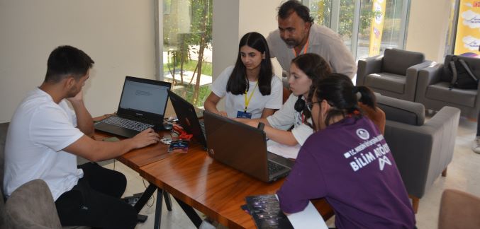 Büyükşehir geleceğin bilim insanlarını desteklemeye devam ediyor