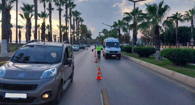 Mersin’in son bir ayın trafik denetim bilançosu: 27 bin 70 sürücüye idari para cezası uygulandı