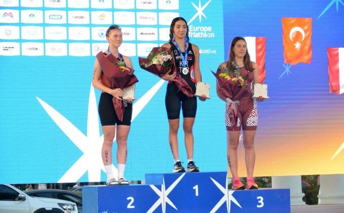 Yenişehir Avrupa Triatlon Kupası’nda milli triatlet Selinay Tuğçe Kır altın madalya kazandı.