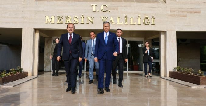 “Türkiye’nin Huzuru Mersin” toplantısına katılan İçişleri Bakanın Yerlikaya: Zehir tacirlerine hayatı zehretmeye devam edeceğiz