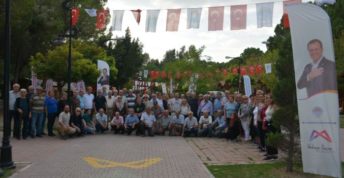 Emekliler Cumhuriyet coşkusunu Tarsus Gençlik Kampı’nda da yaşadı
