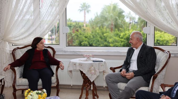 Gültak’tan emekli öğretmenine vefa