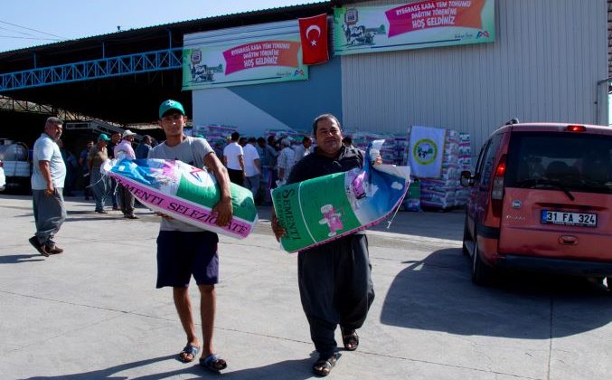 Büyükşehir, Tarsuslu üreticilere yem desteği Verdi