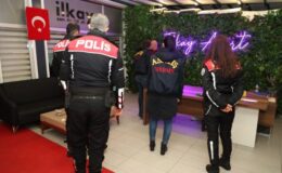 Mersin Polisi günü birlik evleri denetledi