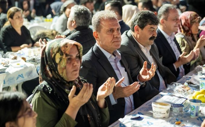 Başkan Seçer Toroslar’da iftar yaptı
