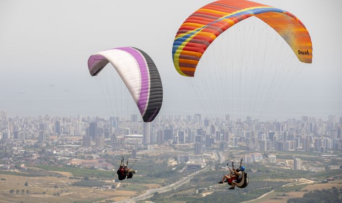 Mersin Semaları Büyükşehir’le ay yıldıza boyandı