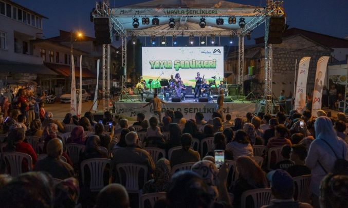 Büyükşehir’le Mersin’in dört bir yanı şenlik alanı