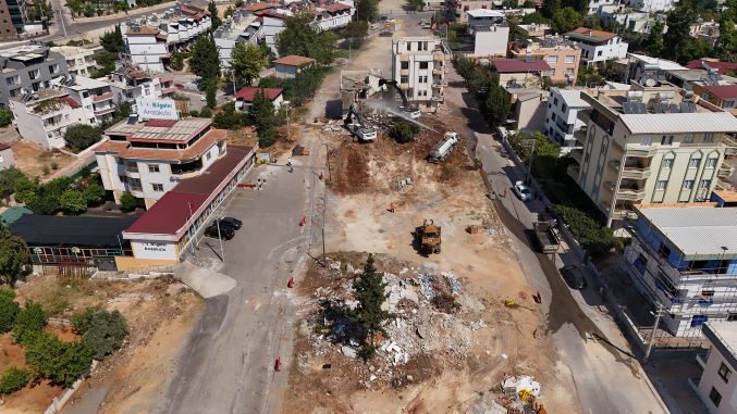 Mersin’de 40 yıldır açılmayan yol sorunu!