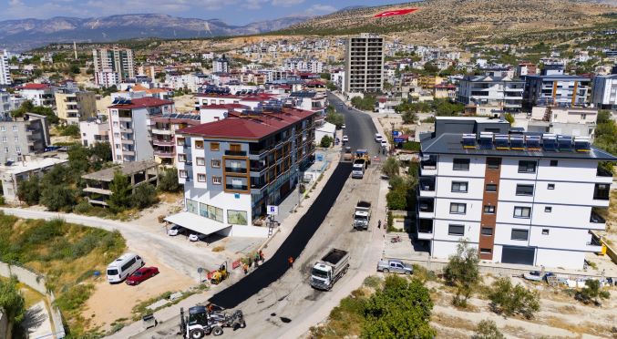 Mut’ta Karacaoğlan caddesi yenileniyor