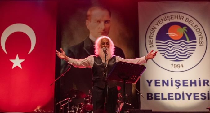 Yenişehir Belediyesi, Cumhuriyet Bayramı’nda Suavi’yi Mersinlilerle buluşturdu