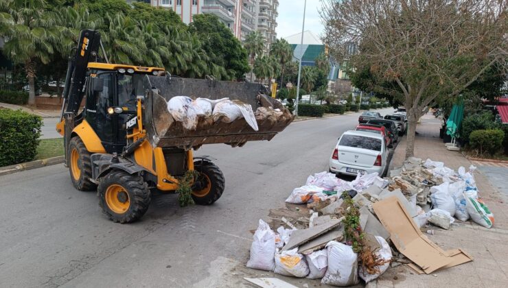 Yenişehir Belediyesi budama ve moloz atıklarını periyodik olarak topluyor