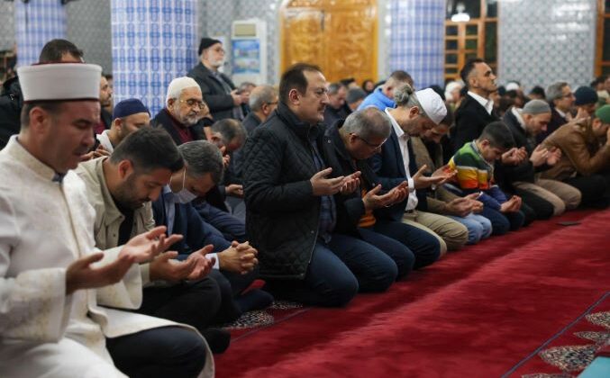 Vali Pehlivan, İl Müftülüğü tarafından düzenlenen Kandil Programına katıldı