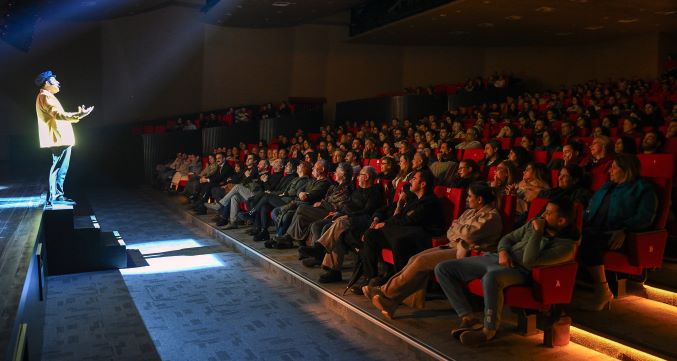 Şehir Tiyatrosu tek kişilik oyunuyla beğeni kazandı