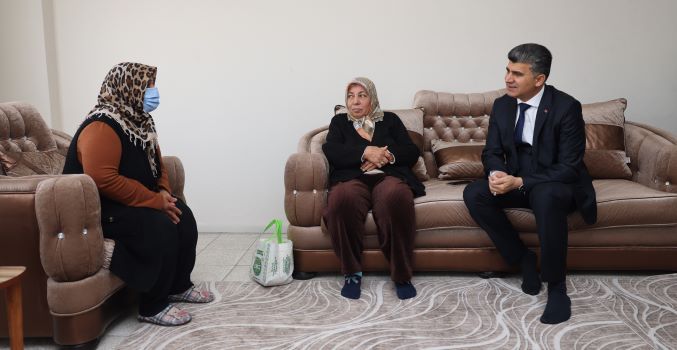 Akdeniz Belediye Başkan V. Zeyit Şener’den Onkoloji Hastalarını ziyaret etti