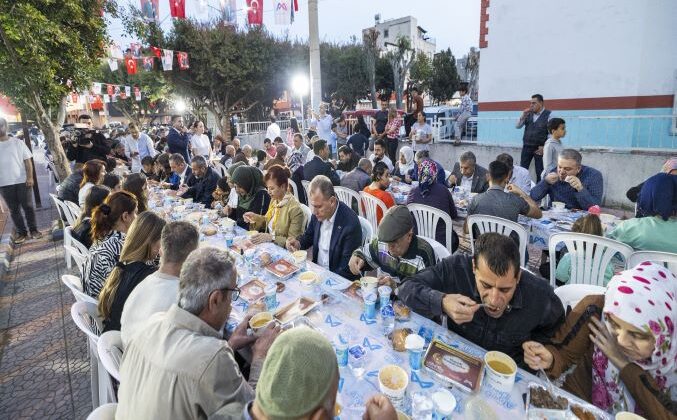 Başkan Seçer, Akdeniz’de iftar gerçekleştirdi