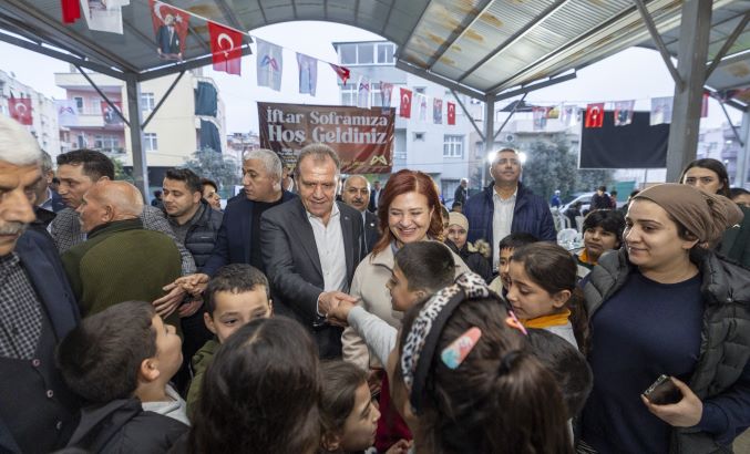 Başkan Seçer ve Meral Seçer, Toroslar halkıyla iftar yaptı