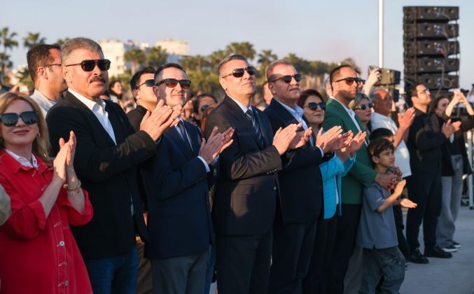 Mersin semalarındaki muhteşem gösteriyi Valilik organize etti