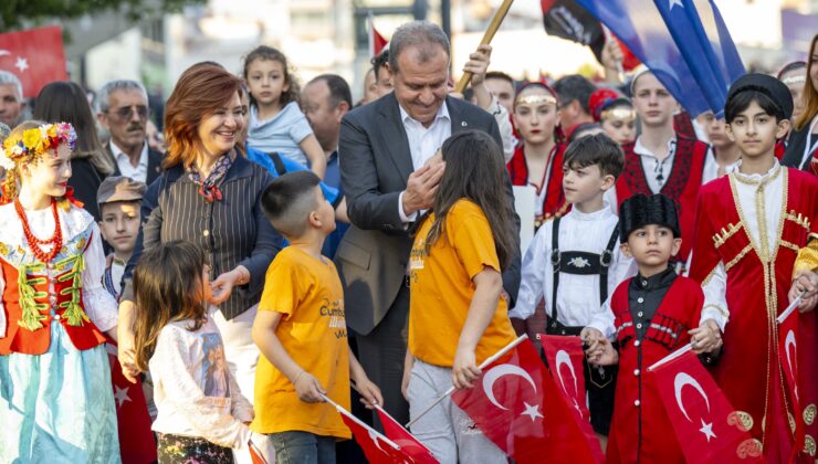 Başkan Seçer ve Çocuklarla bayram kortejine katıldı