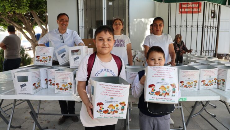 Toroslar Belediyesi çocuklara binlerce fide dağıttı