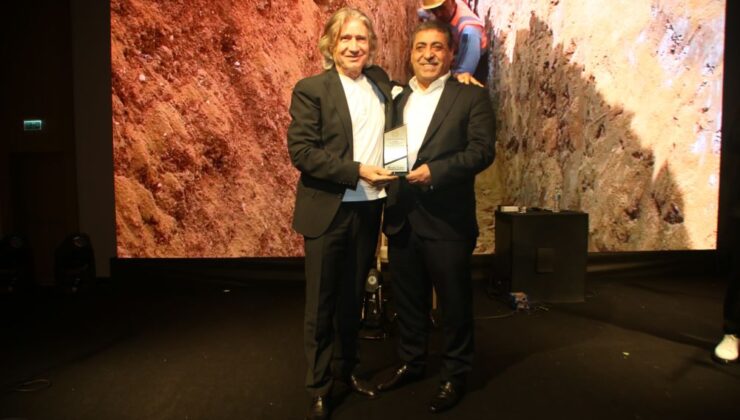 Çetin Kanar’a Onur Plaketi