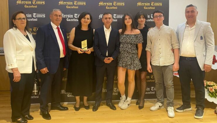 6 Şubat Kahramanı Prof. Dr. Seyran Bozkurt’a Mersin Times’tan Onur Plaketi