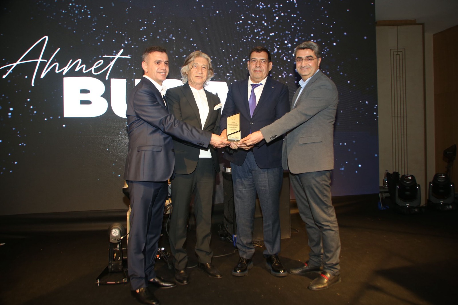 “Dünya Barış Elçisi” ödüllü Ahmet Budan’a Mersin Times’tan Onur Plaketi