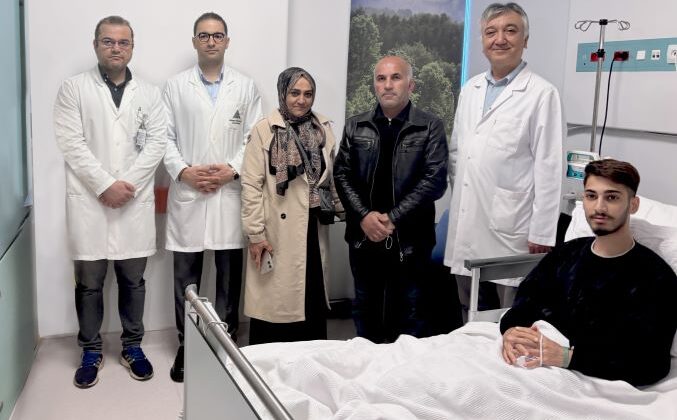 45 Kiloya düşen 19 yaşındaki Davut, babasının böbreğiyle hayata tutundu