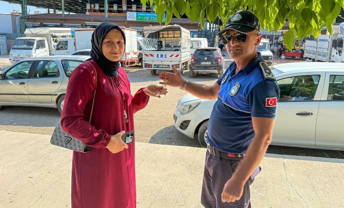 Tarsus Belediyesi Zabıtası’ndan örnek davranış