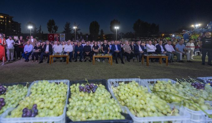 Mezitli’de 6. Örtüaltı Üzüm Festivali coşkuyla kutlandı