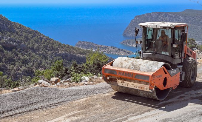 Büyükşehir Yeşilovacık’ta yılların yol sorununu çözdü