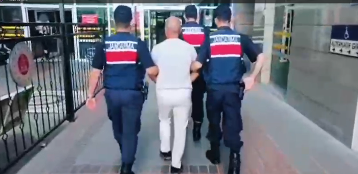 Jandarma, bahçesinde kenevir yetiştiren şahsı 45 kilo esrarla birlikte yakaladı