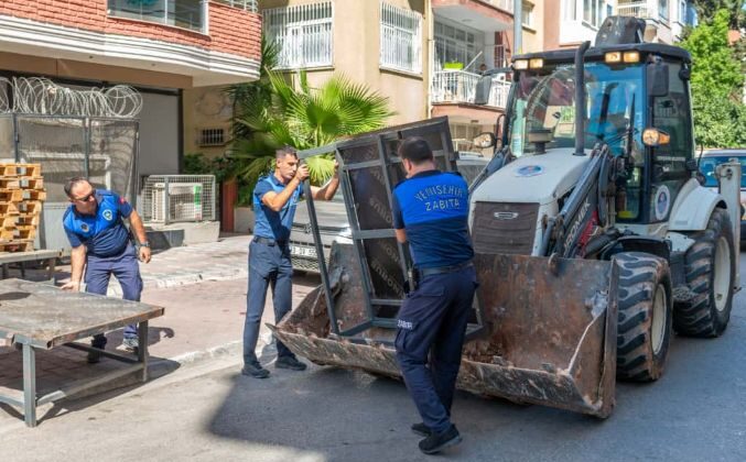 Yenişehir Belediyesi kaldırım ve yol işgali denetimlerini sürdürüyor
