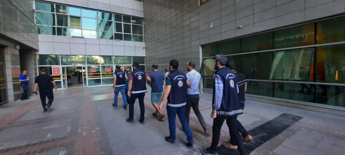 Mersin’de kaçak göçmen operasyonu: 4 organizatör tutuklandı, 14 kişi deport edildi