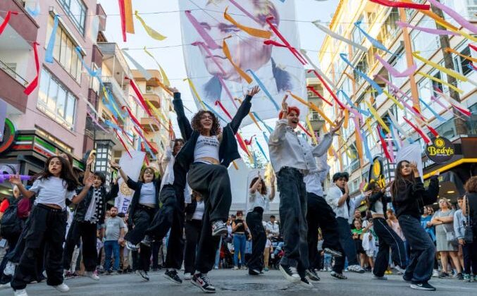 Kushimoto Sokak Sanatçıları Festivali bu yıl da on binlerce kişiyi ağırladı