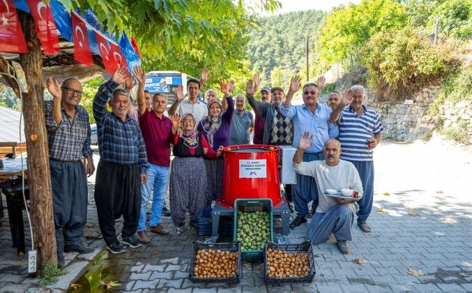 Büyükşehir’den üreticilere ‘Ceviz Soyma Makinesi’ desteği