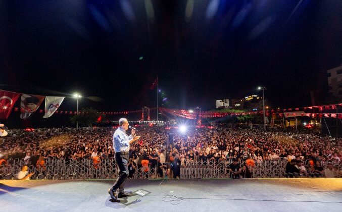 Başkan Seçer, ‘4. Mersin Gençlik Festivali’ coşkusuna ortak oldu