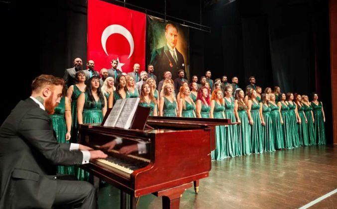 Yenişehir Belediyesinden coşkulu Cumhuriyet Konseri