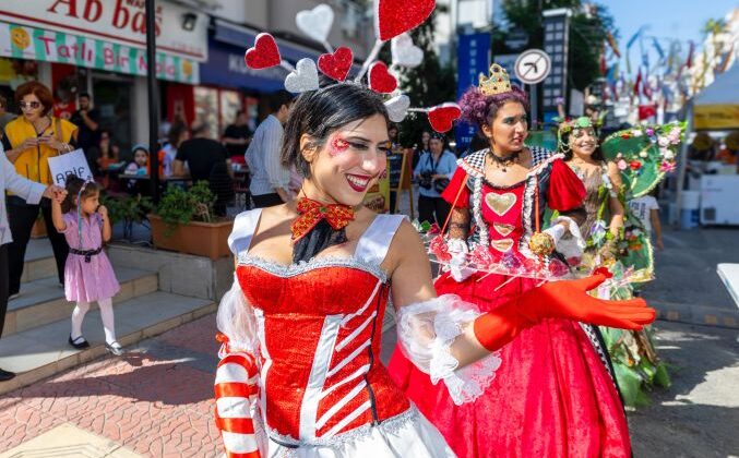 Yenişehir sokak sanatçıları festivaliyle renklendi