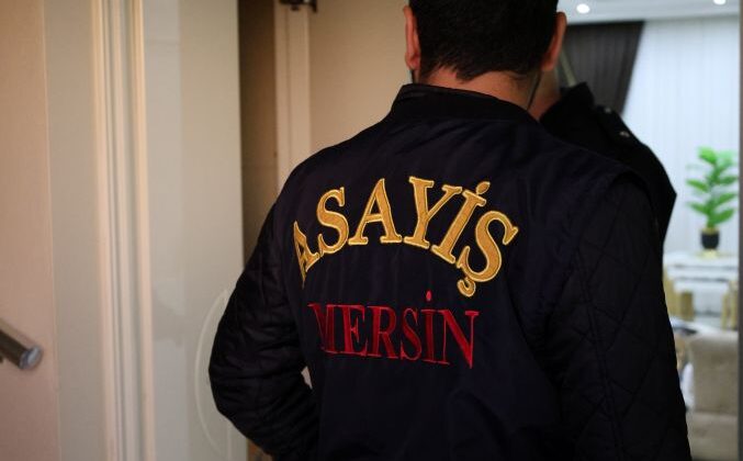 Mersin Polisinden 65 adrese eş zamanlı operasyon; 139 kişi yakalandı