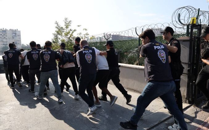 Dolandırıcıların yeni yöntemi; Loca bileti satarak dolandırıcılık yapan 16 kişi gözaltına alındı