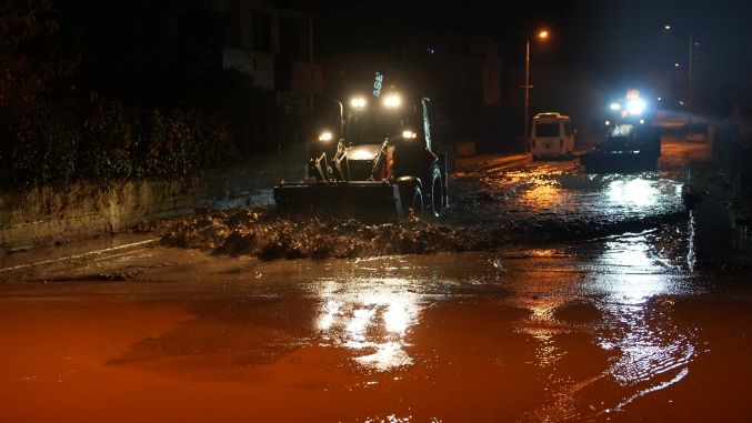 Tarsus Belediyesi ekipleri gece boyunca teyakkuzdaydı