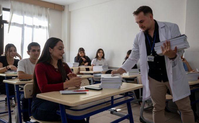 Büyükşehir Belediyesi 5 bin öğrenciye ücretsiz kaynak kitap dağıttı