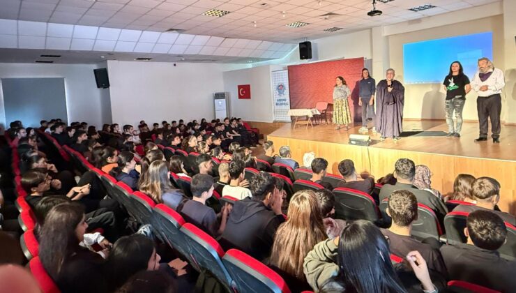 “Madde Bağımlılığı” konulu tiyatroya büyük ilgi