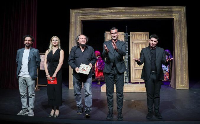 Mersin Şehir Tiyatrosu’nun ‘Eyvah Nadir’ oyunu İstanbul’da da büyük beğeni topladı