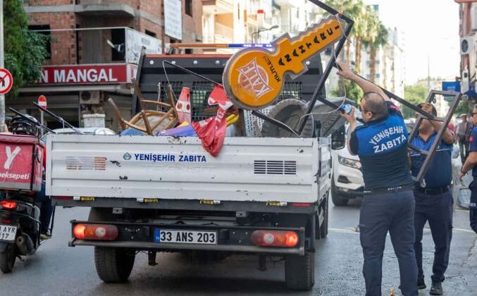 Yenişehir’de kamu alanları işgallerden temizleniyor
