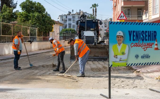 Yenişehir’de yol ve kaldırımlar yenileniyor