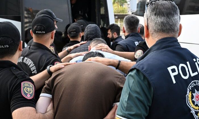 Mersin’de yasadışı bahis çetesi çökertildi: 46 şüpheli gözaltına alındı