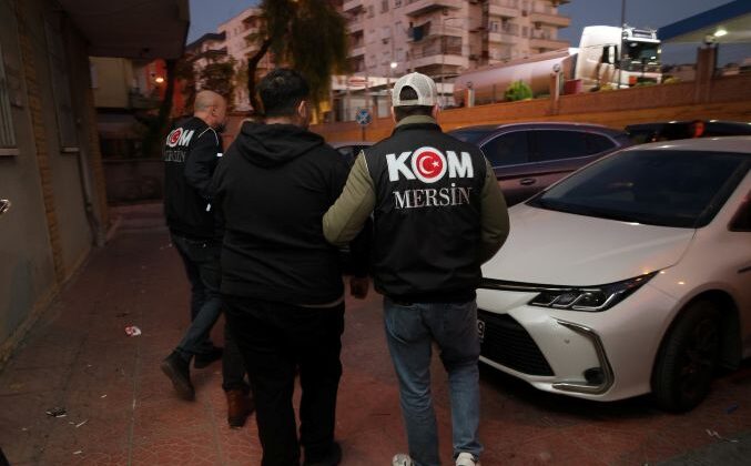 Mersin’de rüşvet operasyonu; 6’sı gümrük memuru 11 kişi tutuklandı