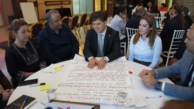 Mersin’de Roman öğrencilerin eğitime erişimi için “Çalıştay” düzenlendi